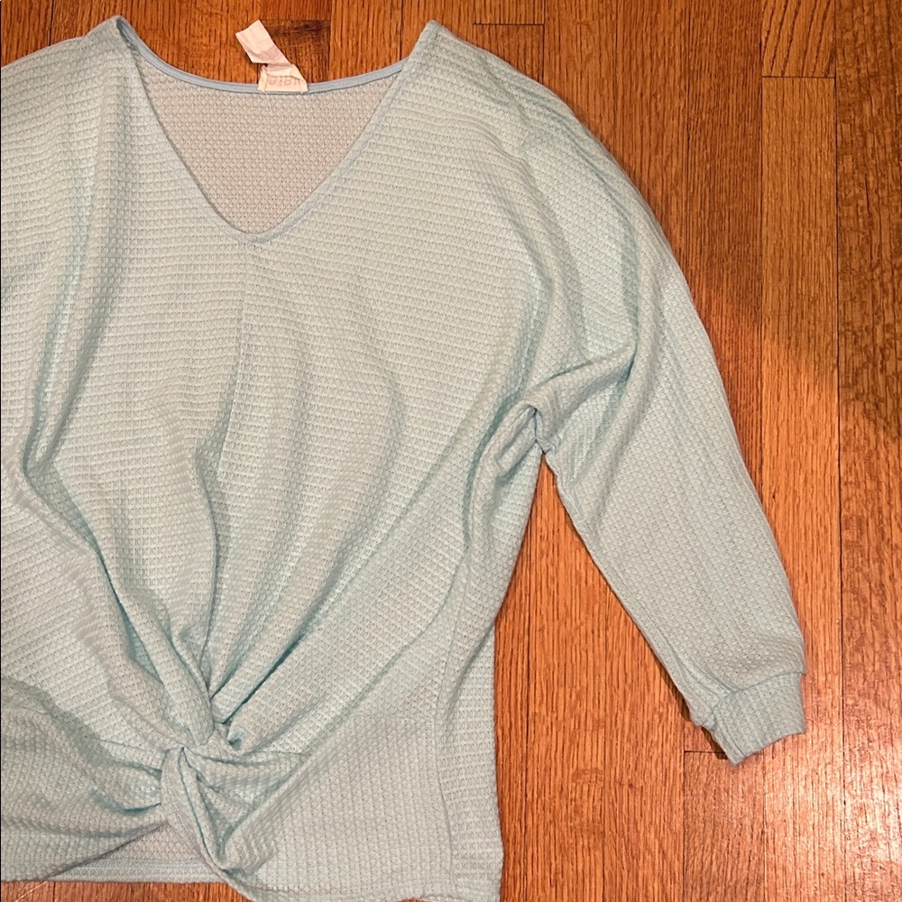 Light Blue Knotted Top Size Large - Picture 4 of 9
